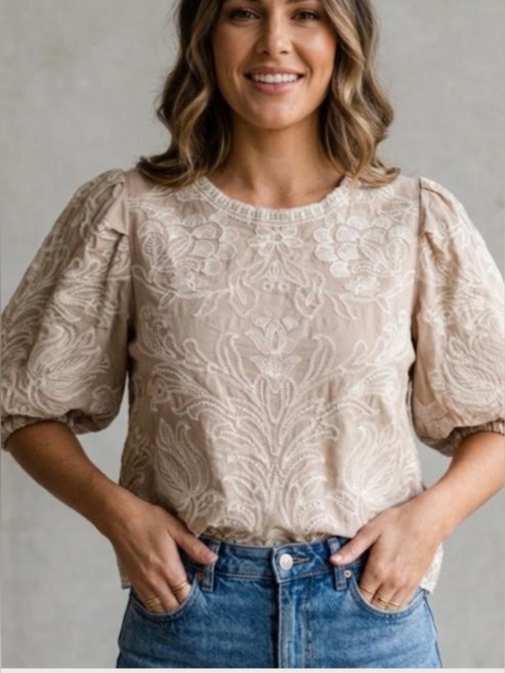 Solitaire NWT Beige Embroidered Puff-Sleeve Blouse Size Medium